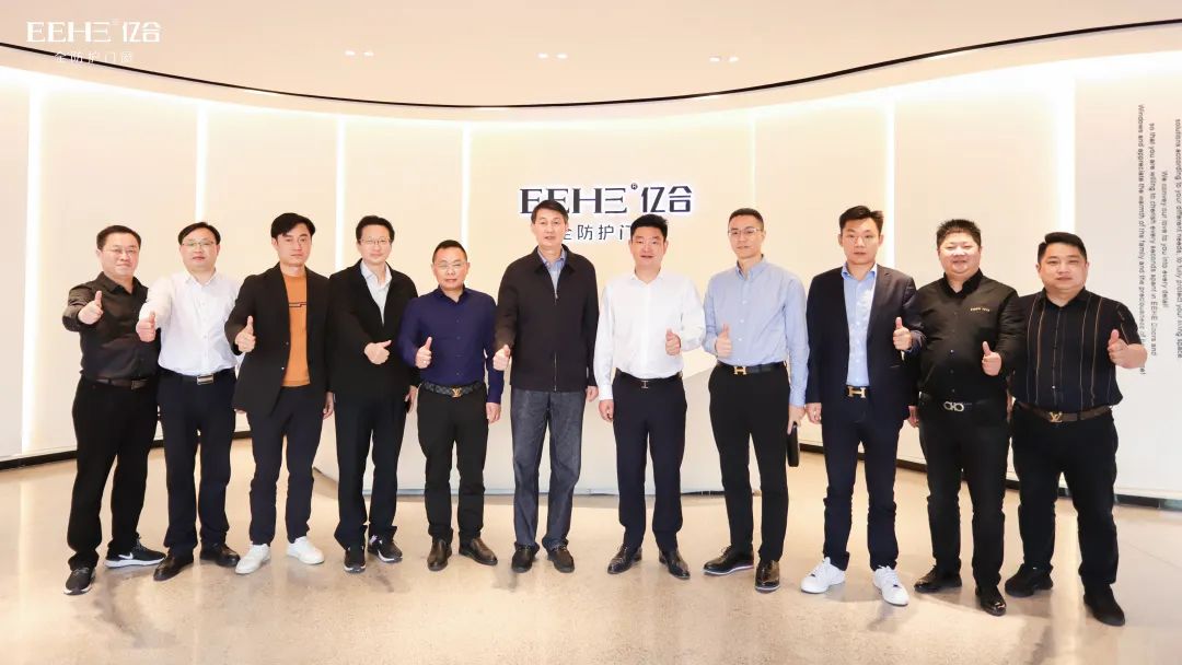 十堰市政協(xié)副主席劉慶濤一行蒞臨億合門窗調研指導工作